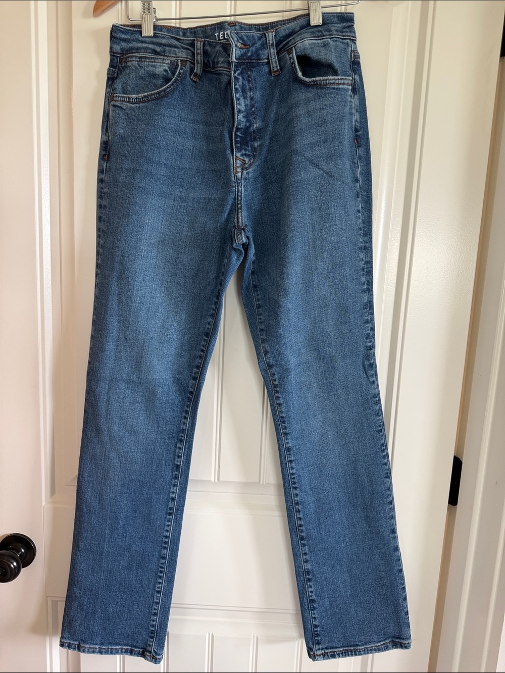 Tecovas Women's Straight Leg Jeans in Medium Blue Wash